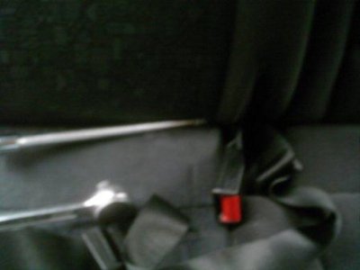 Lösen der Schraube von der Sitzseite her. 