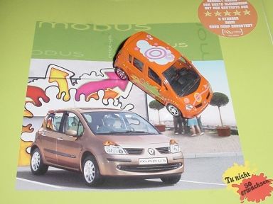 Renault Modus als orangefarbenes Modell. 