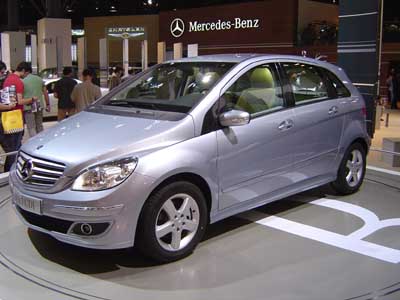 Neue Serienfahrzeuge: die Mercedes-Benz B-Klasse. 