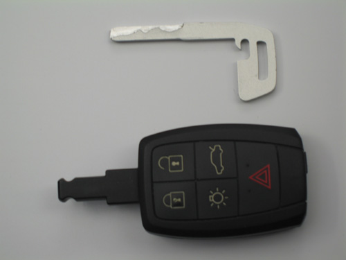 Der Schlüssel des S40 T5 setzt sich aus der Fernbedienung und dem Schlüsselblatt zusammen. 