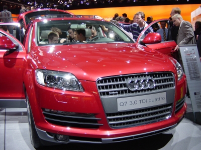 Und auch in rot sehr schön — Audi Q7. Und auch in rot sehr schön — Audi Q7.