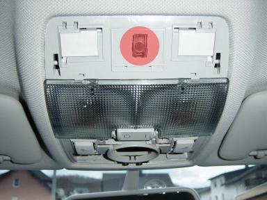 Das Mikrofon in die Innenbeleuchtung des A3 eingebaut. Das Mikrofon in die Innenbeleuchtung des A3 eingebaut.