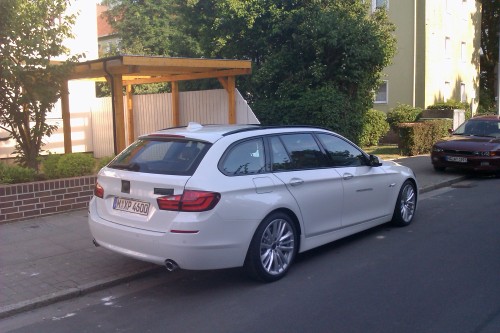 Heckansicht eines 5er Touring Erprobungsfahrzeuges. 