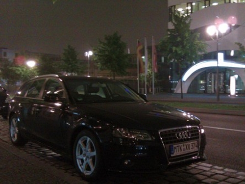 Parkplatz bei Nacht am Sony-Center. Nachtaufnahme Berlin.
