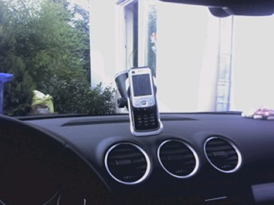 Nokia 6110 in Saugnapfhalterung. Nokia 6110 in Saugnapfhalterung.