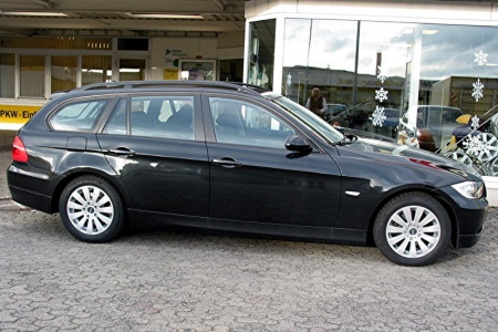 Seitenansicht des 320d mit montierten Winterreifen Typ "Continental 205/55R16 H TL TS 810S SSR 91H" auf Felgen "7x16 ProLine PM". Seitenansicht des 320d mit montierten Winterreifen.