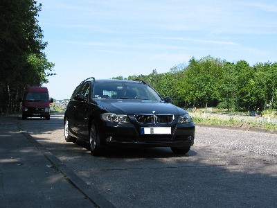 Der 320d bei einem kurzen Stopp auf einem Parkplatz irgendwo an der A2 zwischen Hannover und Dortmund. 