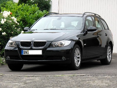 Der 320d nach 50.000 km von links vorne. 