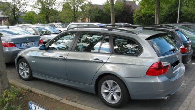 BMW 3er Touring in arktis-metallic. 