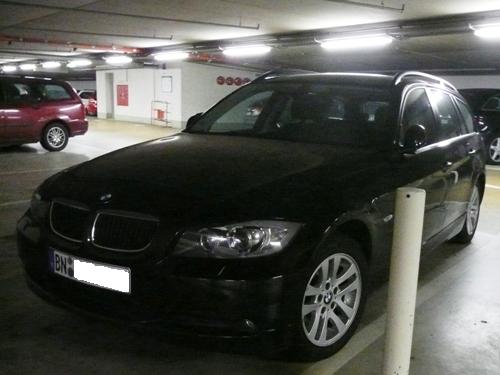 Den Monatswechsel erlebt der 320d touring in der Tiefgarage am Frankfurter Flughafen. 