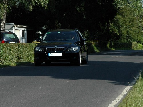 Der Chef nimmt die Probefahrt selbst vor — Frank Döring unterwegs mit dem 320d touring. 