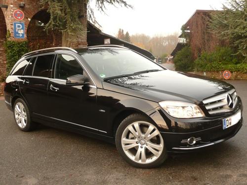 Mercedes C220 CDI vor Gut Höhne — Beifahrerseite. Mercedes C220 CDI vor Gut Höhne — Beifahrerseite.