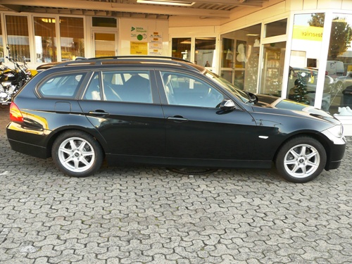 Seitenansicht des 320d mit montierten Winterreifen Typ "Continental 205/55 R 16 H TL TS 810S SSR 91H" auf Felgen "7x16 ProLine PV". Seitenansicht des 320d mit montierten Winterreifen Typ "Continental 205/55 R 16 H TL TS 810S SSR 91H" auf Felgen "7x16 ProLine PV".
