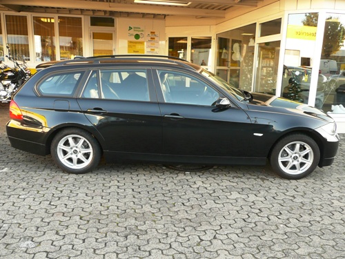 Seitenansicht des 320d mit montierten Winterreifen Typ "Continental 205/55 R 16 H TL TS 810S SSR 91H" auf Felgen "7x16 ProLine PV". 