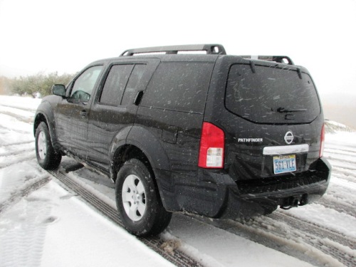 Nissan Pathfinder im Schnee auf dem Scenic Byway 12. 