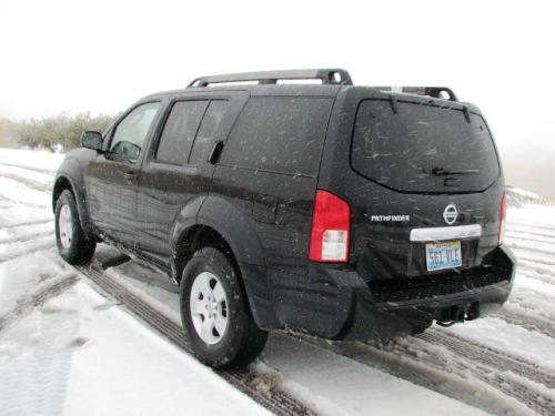 Nissan Pathfinder im Schnee auf dem Scenic Byway 12. Nissan Pathfinder im Schnee auf dem Scenic Byway 12.