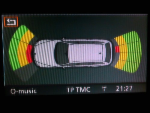 Die PDC zeigt graphisch und akustisch, wie es vor und hinter dem Fahrzeug aussieht. 