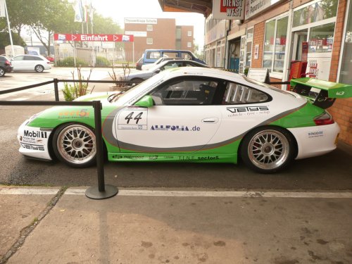 Porsche 911 GT3 beim Reifendienst West. 