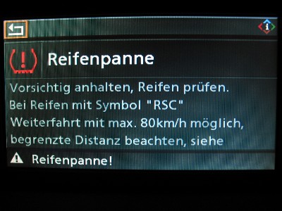 Anzeige einer Reifenpanne im iDrive-Monitor des 320d touring. Anzeige einer Reifenpanne im iDrive-Monitor des 320d touring.