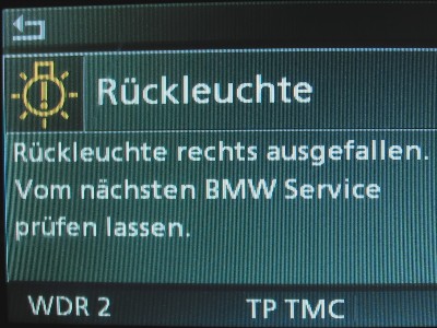 Die Check-Control meldet den Ausfall des rechten Rücklichts. Die Check-Control meldet den Ausfall des rechten Rücklichts.