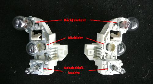 Beide Rückleuchteneinsätze des 320d touring in Einbauposition. Von oben nach unten: Birnchen für das Rückfahrlicht, Rücklicht und die Nebelschlussleuchte. 