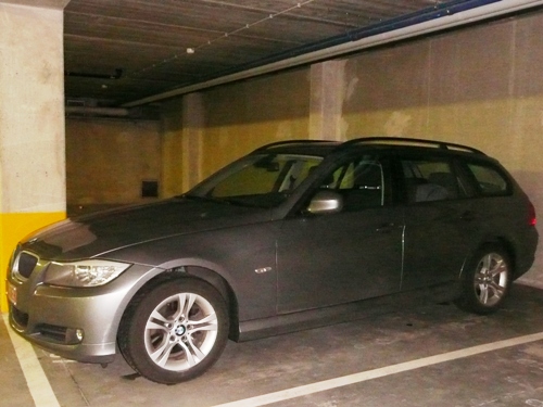 Dieser BMW sieht bis ins Detail so aus, wie der von mir im Dezember bestellte. BMW 320d touring Modeljahr 2009 in spacegrau metallic.