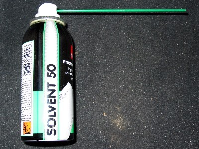 Etikettenlösemittel "Solvent 50" von Kontakt Chemie. 