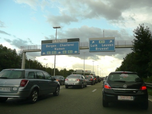 Stau am frühen Abend auf dem Autobahnring rund um Brüssel. 