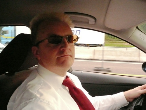 Jörg Baier am Steuer des BMW 320d. Jörg Baier am Steuer des BMW 320d.