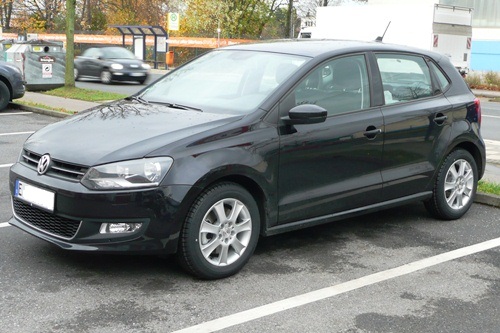 VW Polo "Highline" mit der Winterbereifung Bridgestone Blizzak LM30 auf 15"-Felgen der A.T.U.-Eigenmarke aluett. 