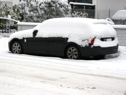 Ganz in Weiß präsentiert sich der BMW Anfang des Jahres 2009. 