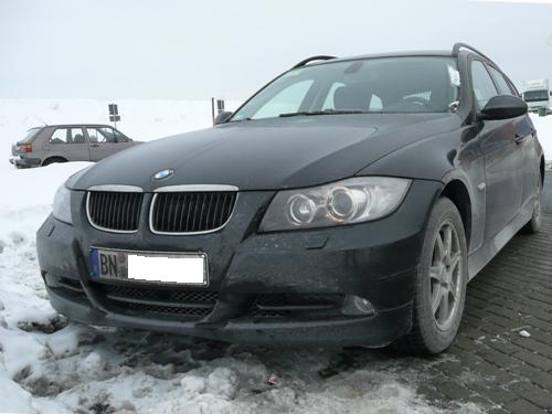 Hier ist noch richtig Winter: Der BMW unterwegs im Schnee. 