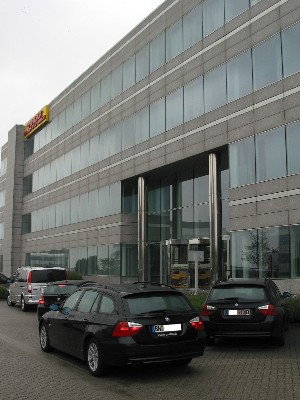 Der 320d vor dem Bürogebäude meines Arbeitgebers in Brüssel. 