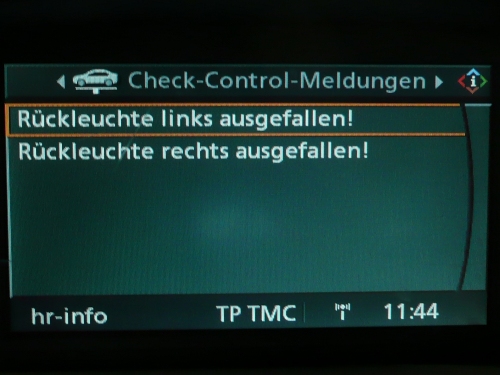 "Beide Rückleuchten ausgefallen" warnt das iDrive den Fahrer des BMW im Januar 2010. 