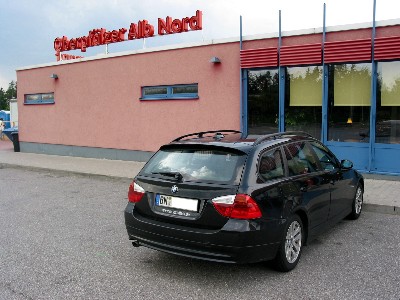 Der 320d beim Zwischenstopp an der Autobahnraststätte "Oberpfälzer Alb". Der 320d beim Zwischenstopp an der Autobahnraststätte "Oberpfälzer Alb".