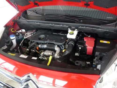Motorraum des Citroën Berlingo. Motorraum des Citroën Berlingo.