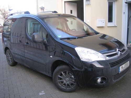 Der Berlingo von vorne rechts. 