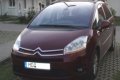 Burlat-roter Citroën C4 Picasso. 