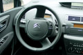 Cockpit des C4 und Lenkrad mit feststehender Nabe. 