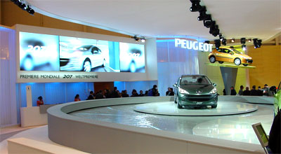 Citroën-Konzernschwester Peugeot präsentiert den neuen 207. Citroën-Konzernschwester Peugeot präsentiert den neuen 207.