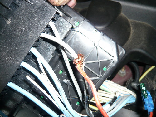 Mangelhafte Verlegung Kabel zur Hydraulipumpe. Kabel Hydraulikpumpe.