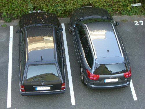 Beeindruckende Größe des C5 — im Vergleich mit einer Mercedes E-Klasse. 