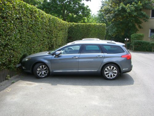 Seitenansicht des C5 mit montierten 18 Zoll-Felgen. Seitenansicht des C5.