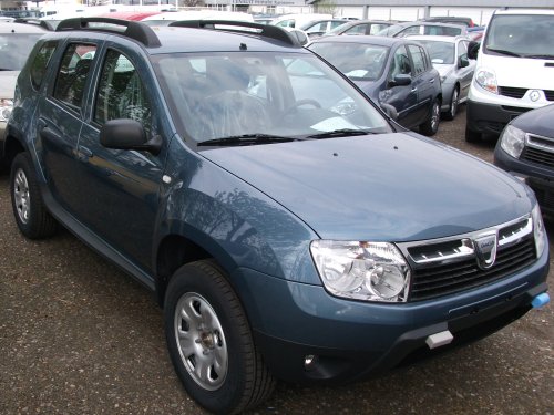 Dacia Duster in mineralblau. 