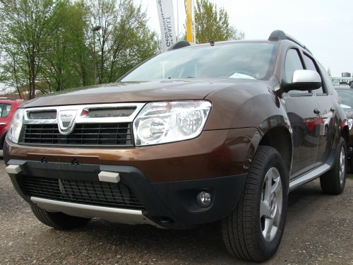 Dacia Duster in mahagonibraun. 