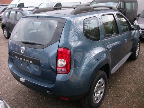 Dacia Duster in mineralblau. 