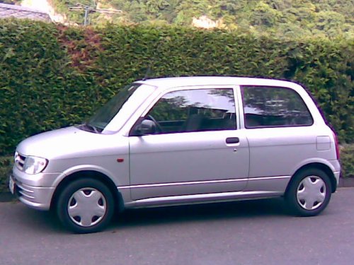 Fahrerseite des bisherigen Daihatsu Cuore L701. Fahrerseite Daihatsu Cuore L701.