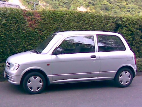 Fahrerseite Daihatsu Cuore L701. 