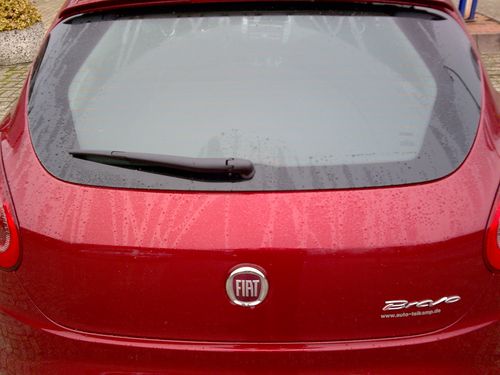 Fiat-Emblem an der Heckklappe. Fiat-Emblem.