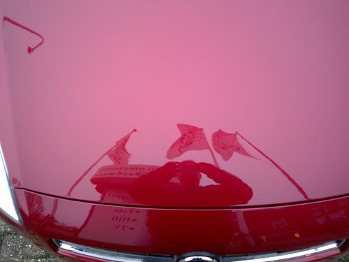 Blick auf die Motorhaube. Spaltmaße Motorhaube.